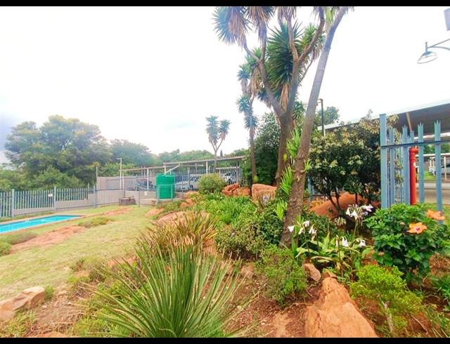 2 BEDROOM TOWNHOUSE FOR SALE IN SOUTH CREST